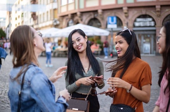 Why Expats Still Use Money Transfer Offices in France