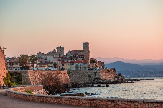 Discover the charm of Antibes